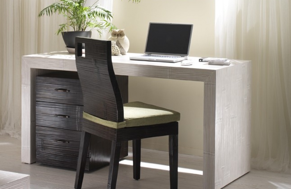 Scrivania Essential white - cassettiera con ruote black - Sedia Hotel black